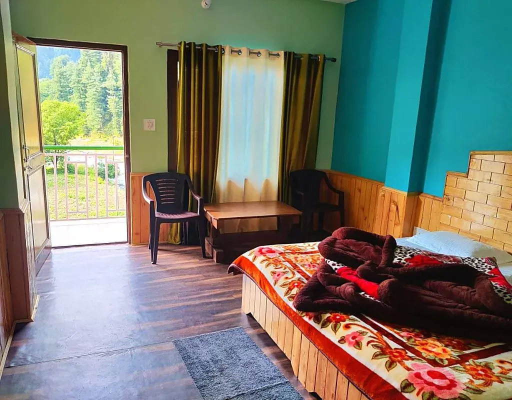 surat-guesthouse-hotel-barot-valley